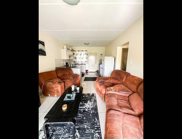 2 BEDROOM TOWNHOUSE FOR SALE IN POMONA